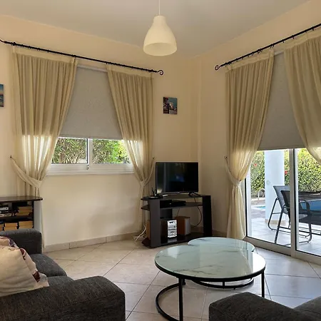 Demetra, Coral Bay