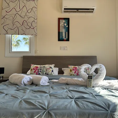 Demetra, Villa Coral Bay